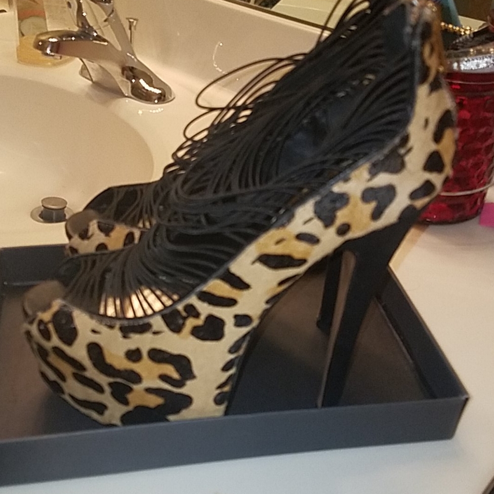 Shoes - Picture 2 of 6
